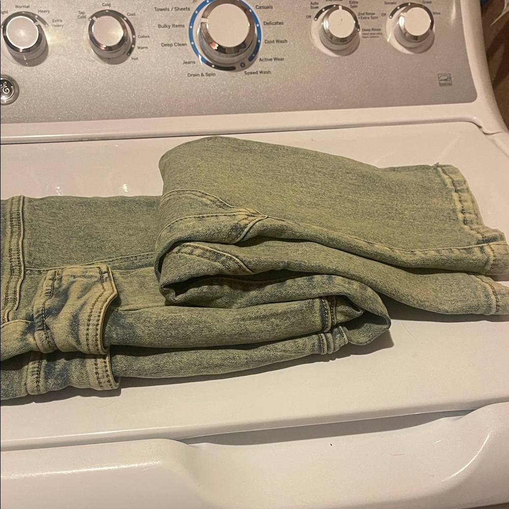 Stylish High Rise Jeans in Green - Picture 4 of 4